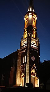 Éclairage nocturne de l'église